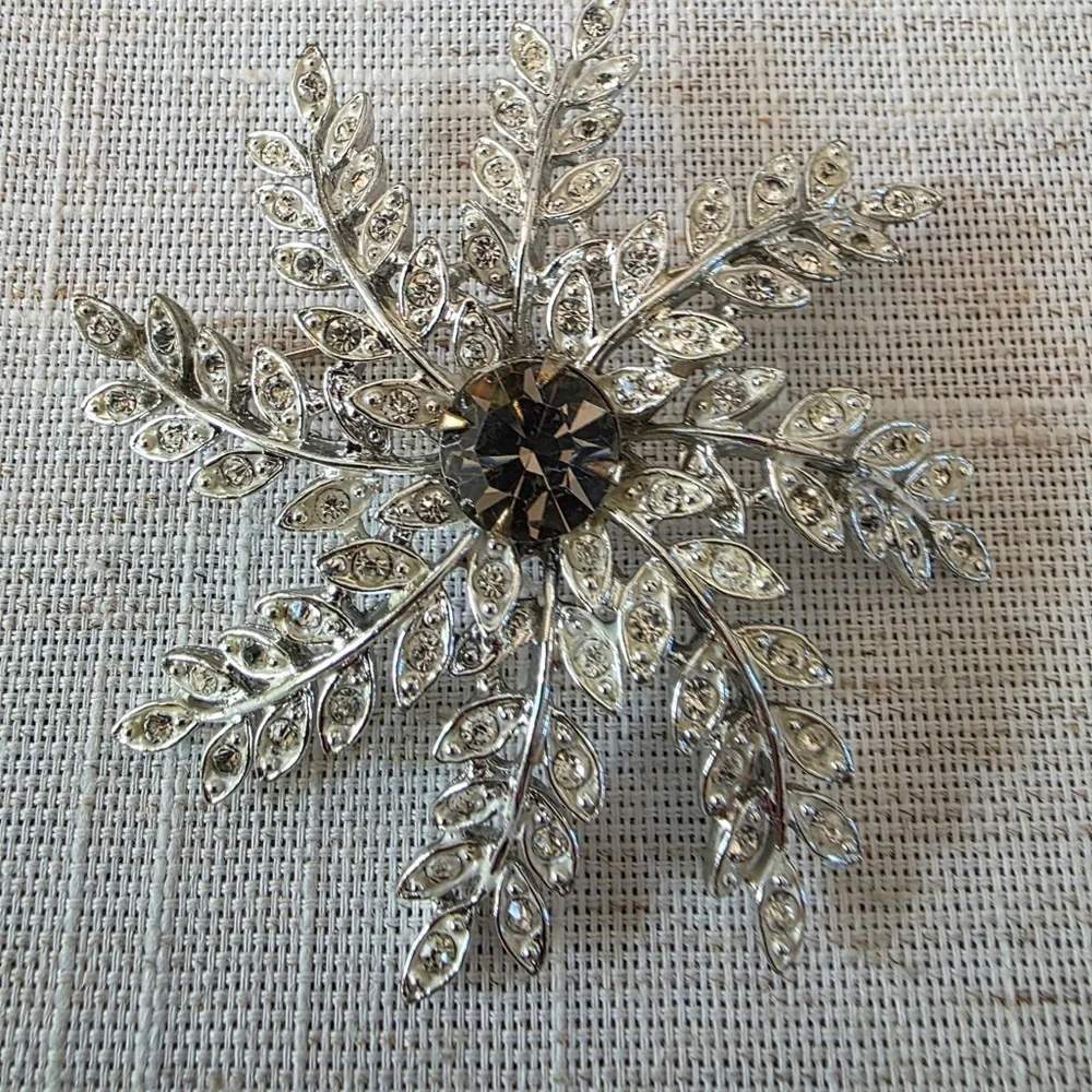 Vintage Used Signed Sarah Coventry Rhinestone Snowflake Ladies Brooch Pin